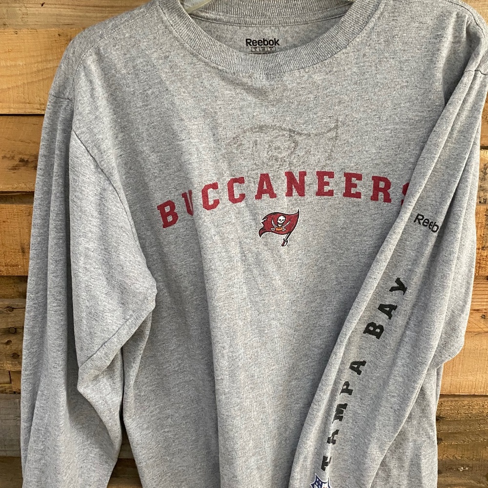Rebook Tampa bay buccaneers shirt